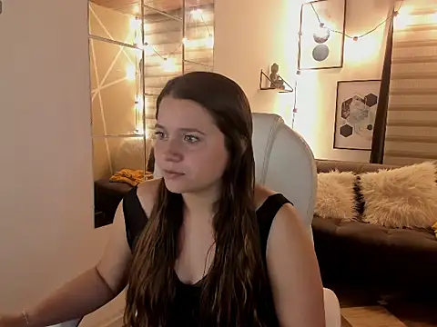 Snapshot of sophiee09_ chatting on 10.15.25 sophiee09 online show from 10.15.25