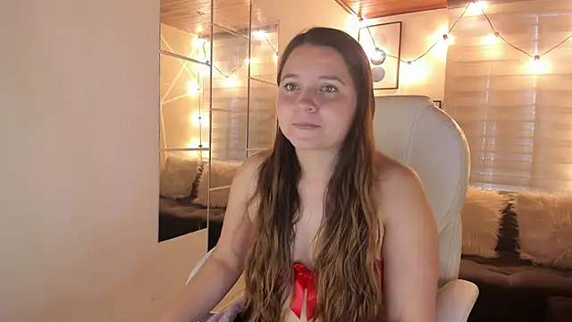 Snapshot of sophiee09_ chatting on 10.28.25 sophiee09 online show from 10.28.25