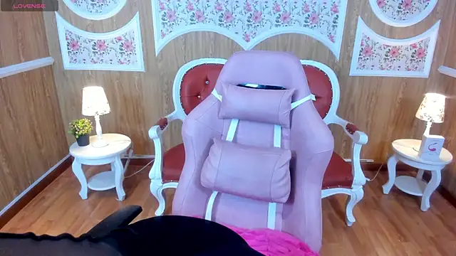 Snapshot of KonnyDesire chatting on 10.19.25 KonnyDesire online show from 10.19.25