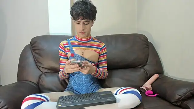 Xam Collen online show from 10.31.25