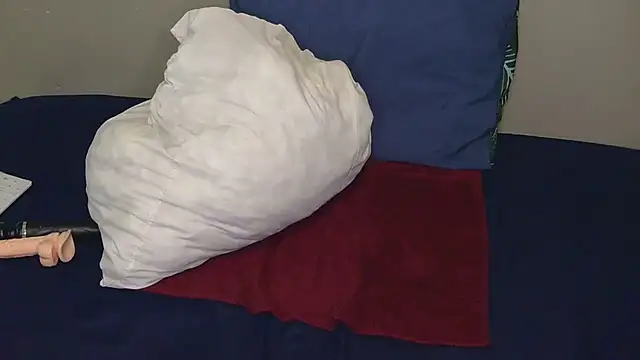 Serafynn online show from 10.18.25