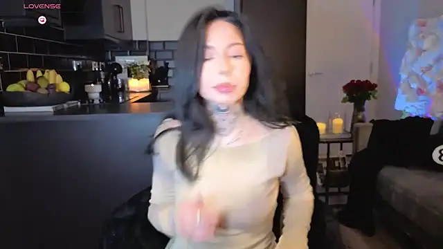 Snapshot of jeans-and-peach chatting on 09.28.25 jeans-and-peach online show from 09.28.25