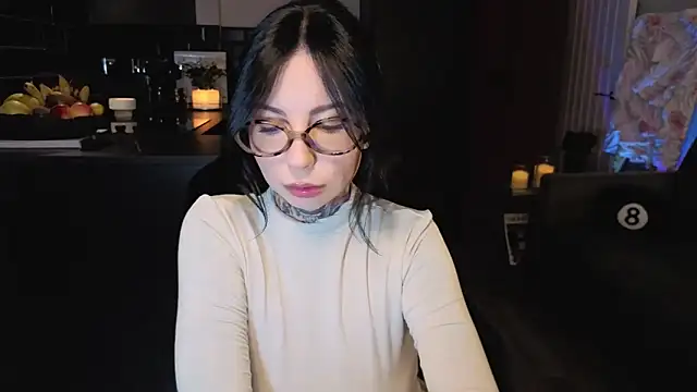 Snapshot of jeans-and-peach chatting on 10.03.25 jeans-and-peach online show from 10.03.25