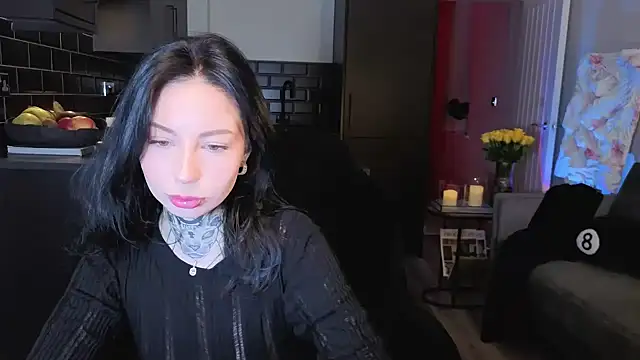 Snapshot of jeans-and-peach chatting on 10.04.25 jeans-and-peach online show from 10.04.25