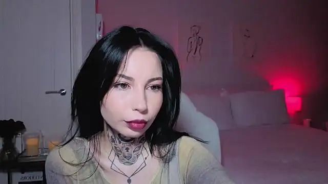 Snapshot of jeans-and-peach chatting on 10.18.25 jeans-and-peach online show from 10.18.25