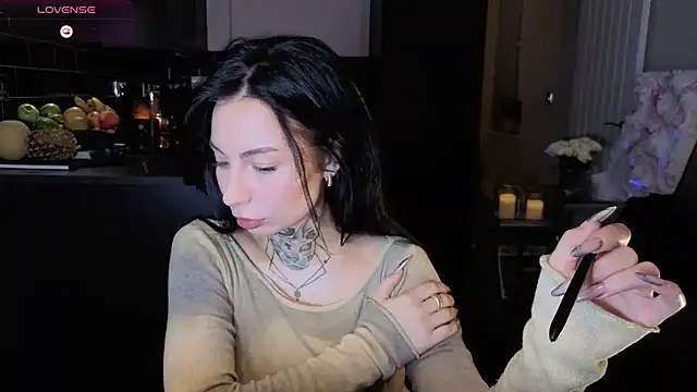 Snapshot of jeans-and-peach chatting on 10.26.25 jeans-and-peach online show from 10.26.25