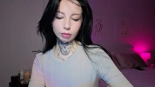 Snapshot of jeans-and-peach chatting on 11.03.25 jeans-and-peach online show from 11.03.25