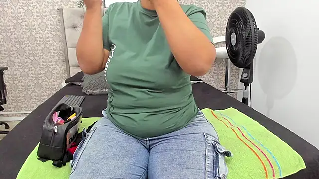 Hanna Marshall  online show from 11.07.25