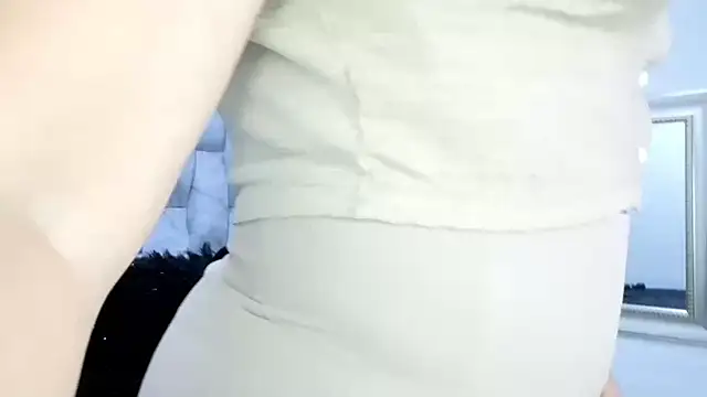 Snapshot of sofiagutierrez__ chatting on 10.17.25 sofiagutierrez online show from 10.17.25