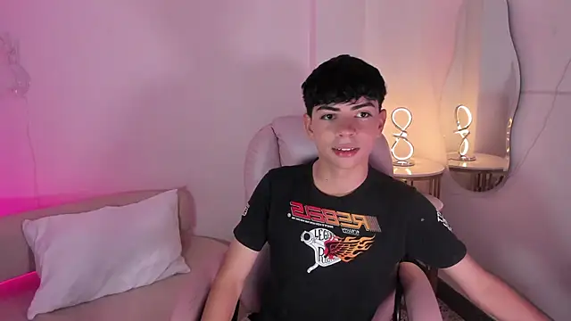 Snapshot of Peter_chase chatting on 09.25.25 Peter chase online show from 09.25.25