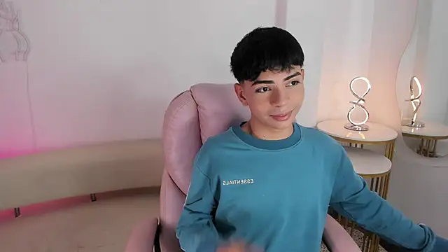 Snapshot of Peter_chase chatting on 09.29.25 Peter chase online show from 09.29.25