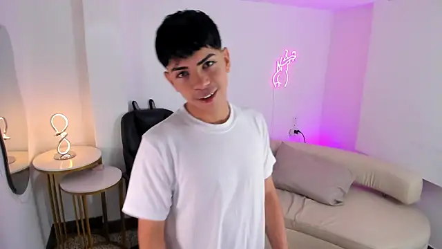 Snapshot of Peter_chase chatting on 10.11.25 Peter chase online show from 10.11.25