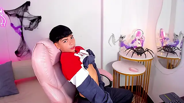 Snapshot of Peter_chase chatting on 10.18.25 Peter chase online show from 10.18.25