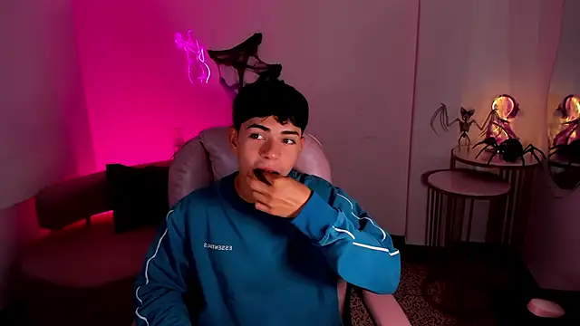 Snapshot of Peter_chase chatting on 10.19.25 Peter chase online show from 10.19.25