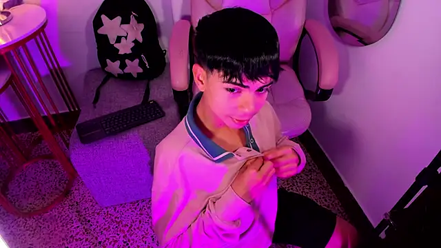 Snapshot of Peter_chase chatting on 11.01.25 Peter chase online show from 11.01.25