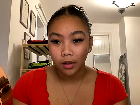 Snapshot of MissCherryyxox chatting on 10.03.25 MissCherryyxox online show from 10.03.25