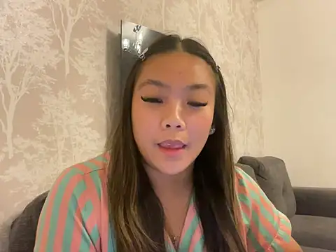 Snapshot of MissCherryyxox chatting on 10.07.25 MissCherryyxox online show from 10.07.25