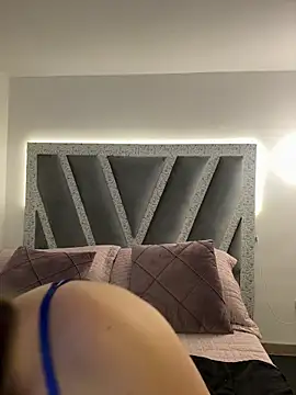 SophieeMills online show from 12.18.25