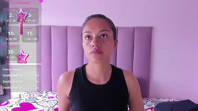 Snapshot of HoollyHendrix chatting on 09.29.25 HoollyHendrix online show from 09.29.25