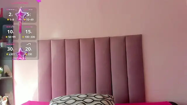 Snapshot of HoollyHendrix chatting on 10.01.25 HoollyHendrix online show from 10.01.25