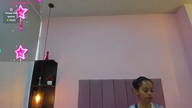 Snapshot of HoollyHendrix chatting on 10.16.25 HoollyHendrix online show from 10.16.25