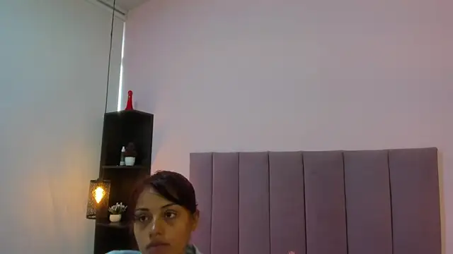 Snapshot of HoollyHendrix chatting on 10.23.25 HoollyHendrix online show from 10.23.25