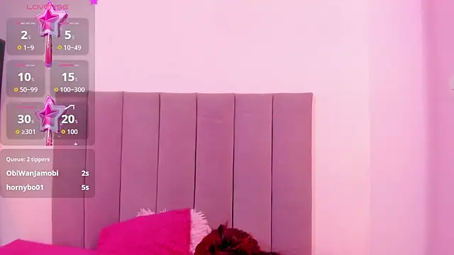 Snapshot of HoollyHendrix chatting on 10.27.25 HoollyHendrix online show from 10.27.25