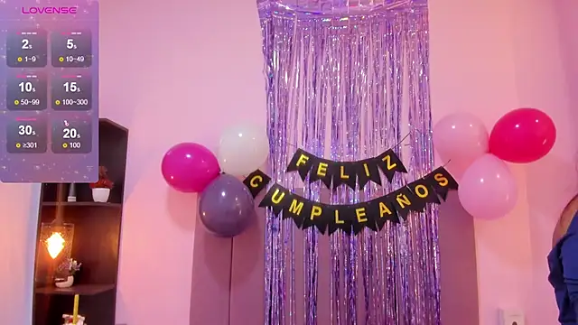 Snapshot of HoollyHendrix chatting on 11.01.25 HoollyHendrix online show from 11.01.25