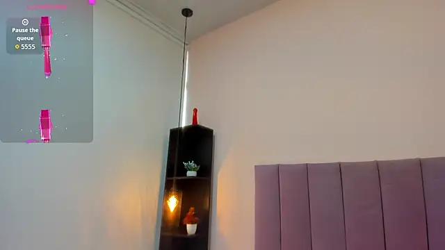 HoollyHendrix online show from 11.20.25