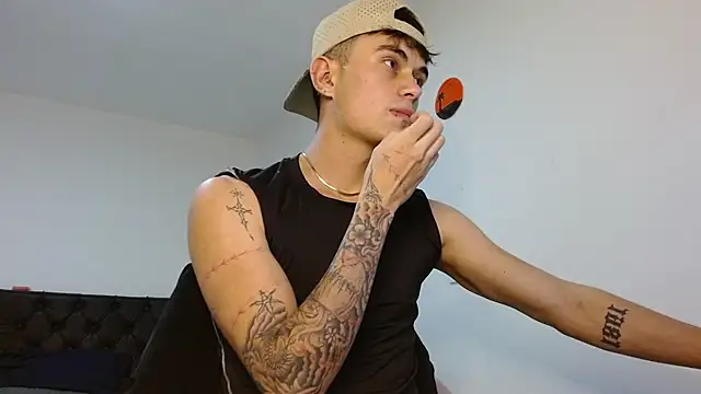 Snapshot of jaico_santos chatting on 02.15.26 jaico santos online show from 02.15.26