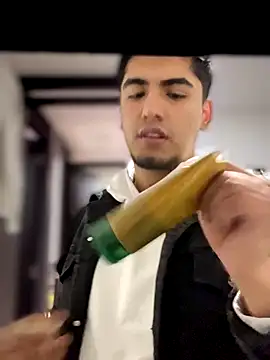 Snapshot of tomy_hot20 chatting on 10.30.25 tomy hot20 online show from 10.30.25