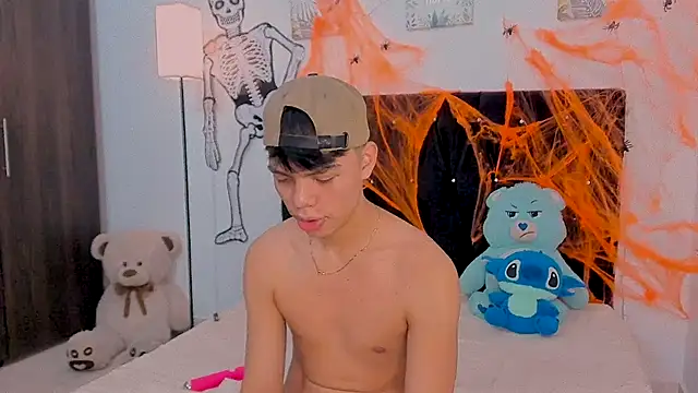 Snapshot of Zacktorres_ chatting on 10.22.25 Zacktorres online show from 10.22.25