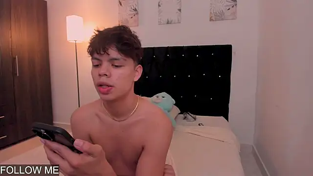 Snapshot of Zacktorres_ chatting on 11.13.25 Zacktorres online show from 11.13.25