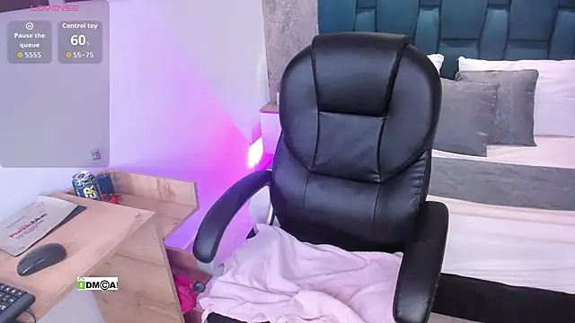 Snapshot of Bellavelvet_1 chatting on 09.25.25 Bellavelvet 1 online show from 09.25.25