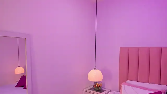 Snapshot of Amy_Ferreira chatting on 10.13.25 Amy Ferreira online show from 10.13.25