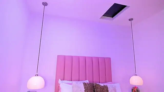 Snapshot of Amy_Ferreira chatting on 10.24.25 Amy Ferreira online show from 10.24.25