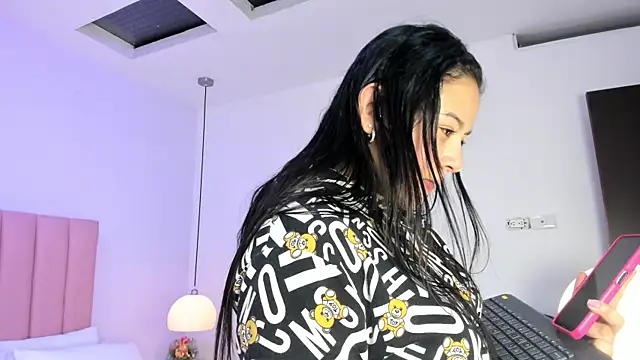 Snapshot of Amy_Ferreira chatting on 10.24.25 Amy Ferreira online show from 10.24.25