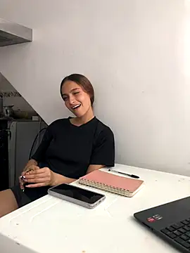 KaMila M00N online show from 11.18.25