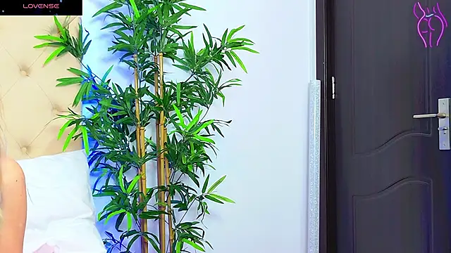 CoraVex online show from 09.22.25