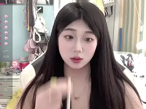 QiQi--77 online show from 09.18.25