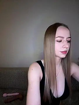 MissOyee online show from 10.14.25