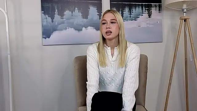 Snapshot of MarniOrdway chatting on 09.17.25 MarniOrdway online show from 09.17.25