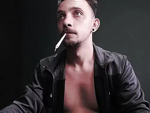 Snapshot of guesswhatbitch chatting on 10.01.25 guesswhatbitch online show from 10.01.25