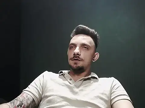 Snapshot of guesswhatbitch chatting on 10.05.25 guesswhatbitch online show from 10.05.25