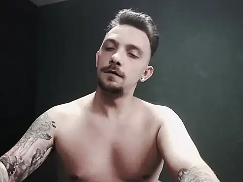 Snapshot of guesswhatbitch chatting on 10.08.25 guesswhatbitch online show from 10.08.25