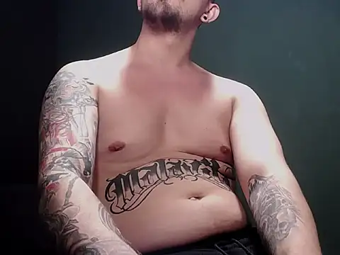 Snapshot of guesswhatbitch chatting on 10.28.25 guesswhatbitch online show from 10.28.25