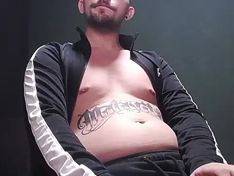 Snapshot of guesswhatbitch chatting on 11.06.25 guesswhatbitch online show from 11.06.25