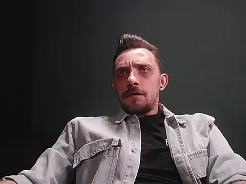 Snapshot of guesswhatbitch chatting on 11.08.25 guesswhatbitch online show from 11.08.25