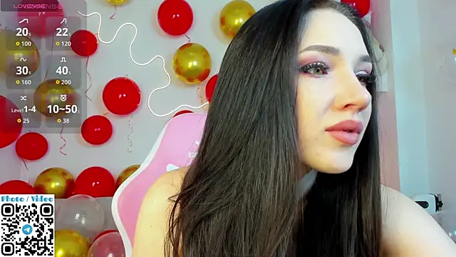 Snapshot of Helen_Spark chatting on 10.10.25 Helen Spark online show from 10.10.25