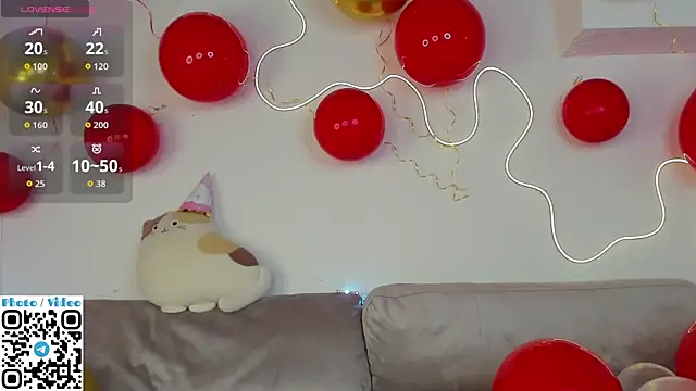 Snapshot of Helen_Spark chatting on 10.12.25 Helen Spark online show from 10.12.25